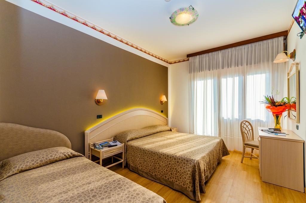 Hotel Europa Бібіоне Номер фото